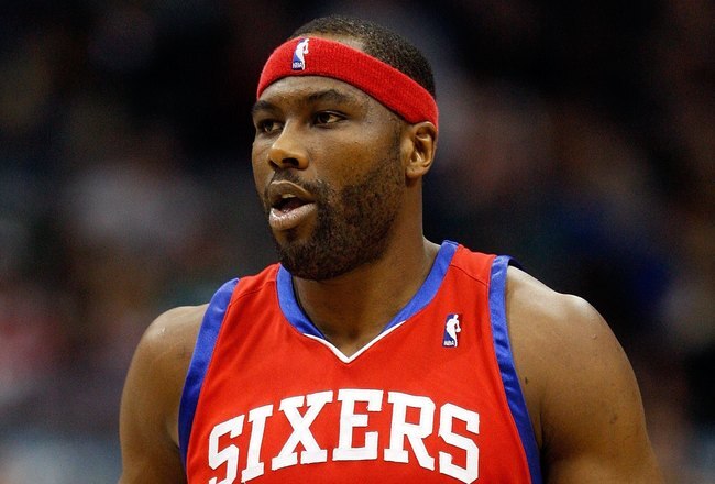DALLAS - NOVEMBER 30:  Forward Elton Brand #42 of the Philadelphia 76ers on November 30, 2009 at American Airlines Center in Dallas, Texas.  NOTE TO USER: User expressly acknowledges and agrees that, by downloading and/or using this Photograph, user is consenting to the terms and conditions of the Getty Images License Agreement.  (Photo by Ronald Martinez/Getty Images)