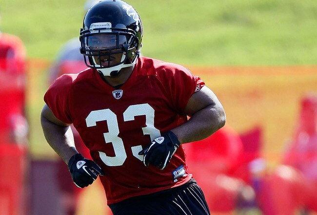 FLOWERY BRANCH, GA - JULY 30:  Michael Turner #33 of the Atlanta Falcons runs drills during opening day of training camp on July 30, 2010 at the Falcons Training Complex in Flowery Branch, Georgia.  (Photo by Kevin C. Cox/Getty Images)