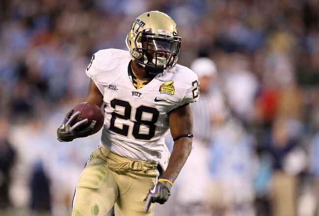 CHARLOTTE, NC - DECEMBER 26:  Dion Lewis #28 of the Pittsburgh Panthers runs with the ball against the North Carolina Tar Heels during their game on December 26, 2009 in Charlotte, North Carolina.  (Photo by Streeter Lecka/Getty Images)