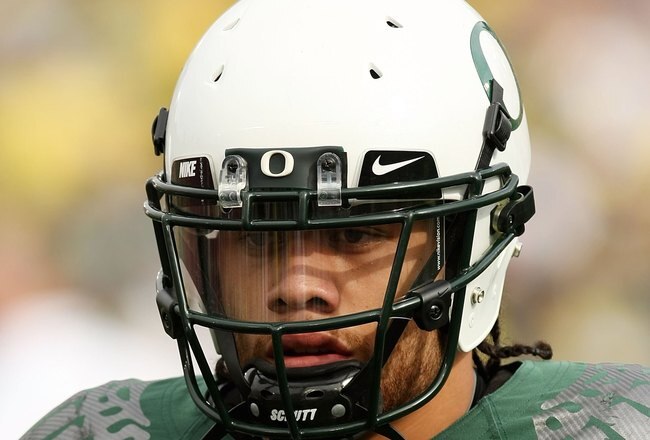 PASADENA, CA - JANUARY 01:  Quarterback Jeremiah Masoli #8 of the Oregon Ducks jogs off the field during the game against the Ohio State Buckeyes in the 96th Rose Bowl game on January 1, 2010 in Pasadena, California.  (Photo by Stephen Dunn/Getty Images)