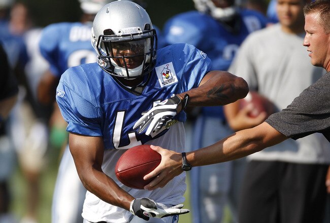 ALLEN PARK, MI - AUGUST 05:  Jahvid Best #44 of the Detroit Lions takes a hand off during training camp at the Detroit Lions Headquarters and Training Facility on August 5, 2010 in Allen Park, Michigan.  (Photo by Gregory Shamus/Getty Images)