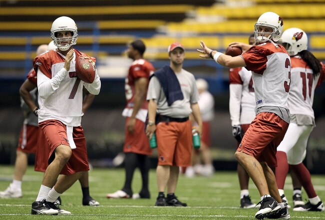 FLAGSTAFF, AZ - AUGUST 02:  Quarterbacks Matt Leinart #7 and Derek Anderson #3 of the Arizona Cardinals practice in the team training camp at Northern Arizona University Walkup Skydome on August 2, 2010 in Flagstaff, Arizona.  (Photo by Christian Petersen/Getty Images)
