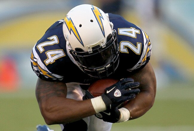SAN DIEGO - AUGUST 14:   Running back Ryan Mathews #24 of the San Diego Chargers carries for a first down on fourth and one against the Chicago Bears on August 14, 2010 at Qualcomm Stadium in San Diego, California.   (Photo by Stephen Dunn/Getty Images)