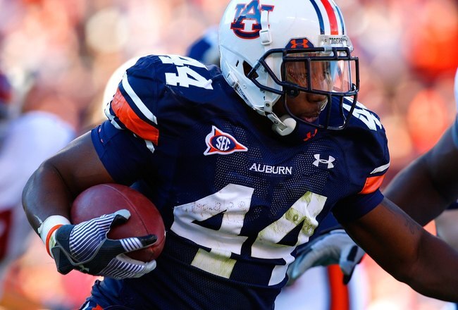 AUBURN, AL - NOVEMBER 27:  Ben Tate #44 of the Auburn Tigers against the Alabama Crimson Tide at Jordan-Hare Stadium on November 27, 2009 in Auburn, Alabama.  (Photo by Kevin C. Cox/Getty Images)