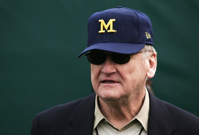 PASADENA, CA - JANUARY 01:  Former head coach Bo Schembechler of the Michigan Wolverines looks on in the 91st Rose Bowl Game against the Texas Longhorns at the Rose Bowl on January 1, 2005 in Pasadena, California.    (Photo by Jed Jacobsohn/Getty Images)