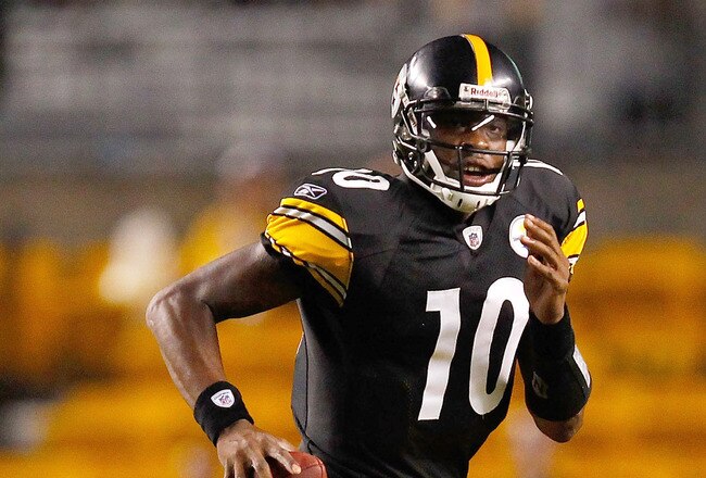 PITTSBURGH - AUGUST 14: Dennis Dixon #10 of the Pittsburgh Steelers runs with the ball against the Detroit Lions during the preseason game on August 14, 2010 at Heinz Field in Pittsburgh, Pennsylvania. (Photo by Jared Wickerham/Getty Images)