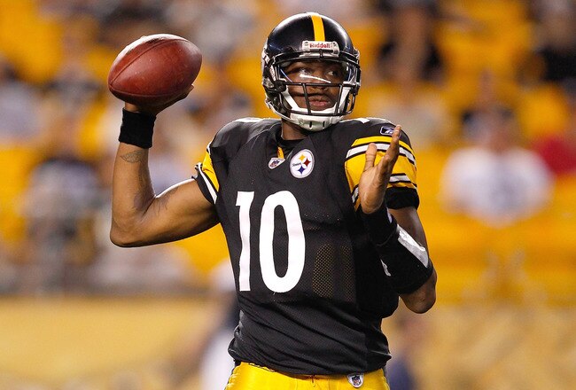 PITTSBURGH - AUGUST 14: Dennis Dixon #10 of the Pittsburgh Steelers throws a pass against the Detroit Lions during the preseason game on August 14, 2010 at Heinz Field in Pittsburgh, Pennsylvania. (Photo by Jared Wickerham/Getty Images)