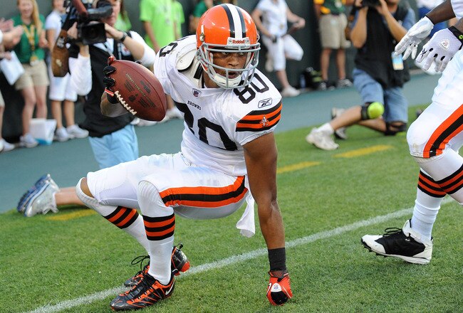GREEN BAY - AUGUST 14: Brian Robiskie #80 of the Cleveland Browns makes a touchdown catch during the NFL preseason game against the Green Bay Packers at Lambeau Field August 14, 2010 in Green Bay, Wisconsin.  (Photo by Tom Dahlin/Getty Images)