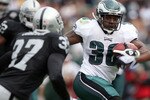 OAKLAND, CA - OCTOBER 18:  Brian Westbrook #36 of the Philadelphia Eagles runs against the Oakland Raiders during an NFL game at the Oakland-Alameda County Coliseum on October 18, 2009 in Oakland, California.  (Photo by Jed Jacobsohn/Getty Images)