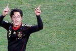 Mesut-ozil-006_crop_150x100