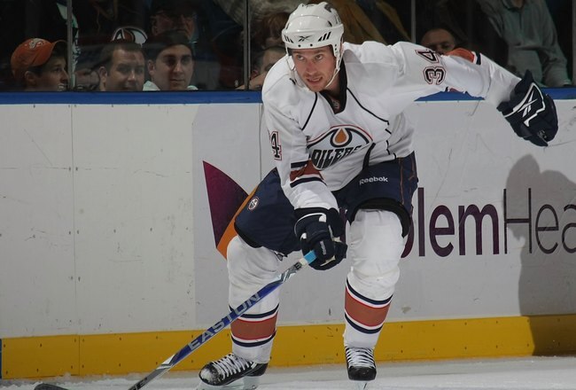 UNIONDALE, NY - NOVEMBER 02: Fernando Pisani #34 of the Edmonton Oilers skates against the New York Islanders at the Nassau Coliseum on November 2, 2009 in Uniondale, New York. (Photo by Bruce Bennett/Getty Images)