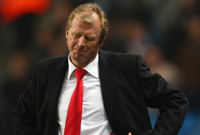 MANCHESTER, UNITED KINGDOM - NOVEMBER 06:  FC Twente Manager Steve McClaren shows his dejection during the UEFA Cup Group A match between Manchester City and FC Twente at The City of Manchester Stadium on November 6, 2008 in Manchester, England.  (Photo by Laurence Griffiths/Getty Images)