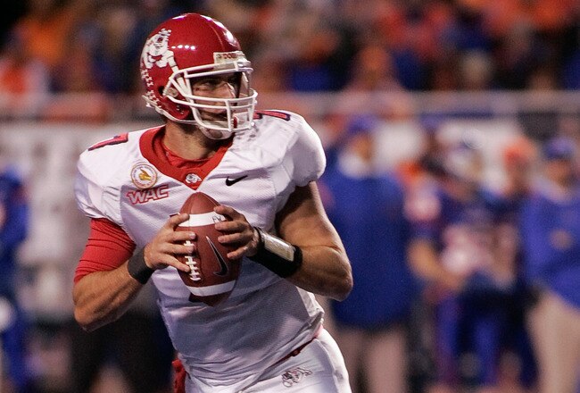BOISE, ID - NOVEMBER 28: Tom Brandstater #7 of the Frenso State Bulldogs looks for a reciever during their game against the Boise State Broncos on November 28, 2008 at Bronco Stadium in Boise, Idaho.  (Photo by Otto Kitsinger III/Getty Images)