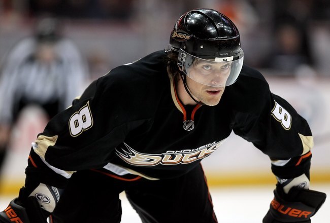 ANAHEIM, CA - MARCH 03:  Teemu Selanne #8 of the Anaheim Ducks prepares to face off against the Colorado Avalanche at the Honda Center on March 3, 2010 in Anaheim, California. The Avalanche defeated the Ducks 4-3.  (Photo by Jeff Gross/Getty Images)