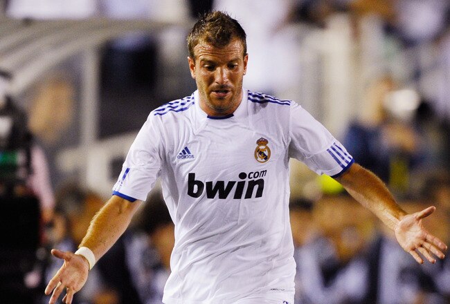 PASADENA, CA - AUGUST 07:  Rafael van der Vaart #23 of Real Madrid during the pre-season friendly soccer match against Los Angeles Galaxy on August 7, 2010 at the Rose Bowl in Pasadena, California. Real Madrid will travel back to Spain after the soccer match completing their pre-season USA tour.  (Photo by Kevork Djansezian/Getty Images)