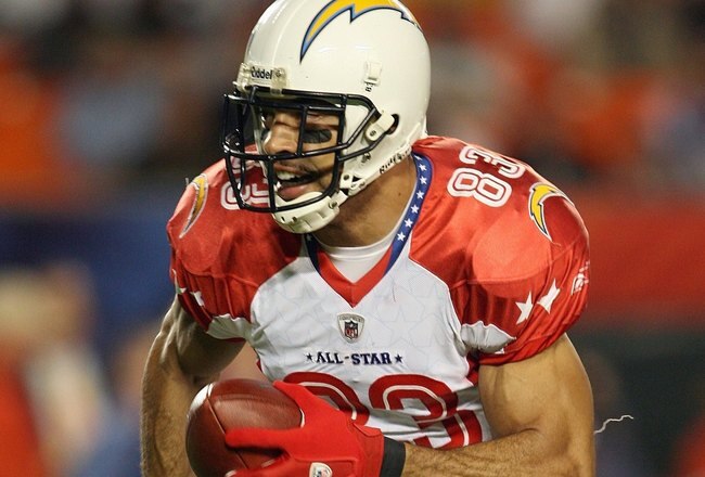 MIAMI GARDENS, FL - JANUARY 31:  Vincent Jackson #83 of the San Deigo Chargers carries the ball during the 2010 AFC-NFC Pro Bowl at Sun Life Stadium on January 31, 2010 in Miami Gardens, Florida. (Photo by Doug Benc/Getty Images)