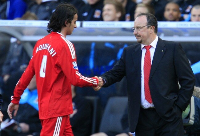 HULL, ENGLAND - MAY 9:  Alberto Aquilani of Liverpool shakes hands with manager Rafael Benitez as he is substituted during the Barclays Premier League match between Hull City and Liverpool at the KC Stadium on May 9, 2010 in Hull, England. (Photo by Jed Leicester/Getty Images)
