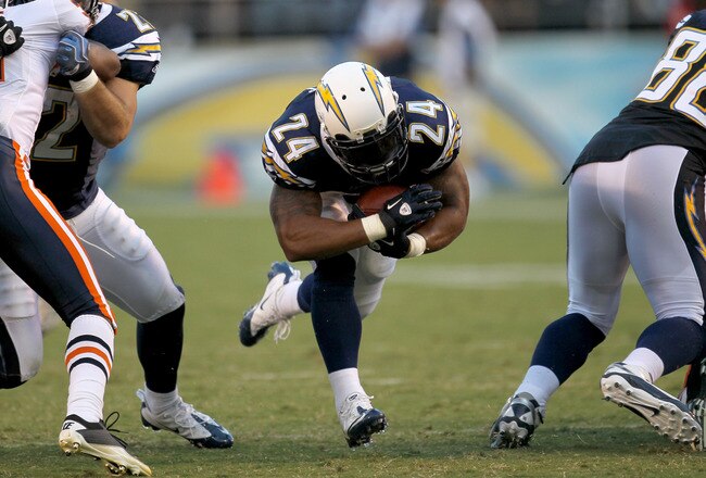 SAN DIEGO - AUGUST 14:   Running back Ryan Mathews #24 of the San Diego Chargers carries for a first down on fourth and one against the Chicago Bears on August 14, 2010 at Qualcomm Stadium in San Diego, California.   (Photo by Stephen Dunn/Getty Images)