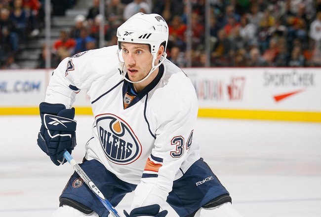 OTTAWA, ON - NOVEMBER 10: Fernando Pisani #34 of the Edmonton Oilers skates against the Ottawa Senators at Scotiabank Place on November 10, 2009 in Ottawa, Canada.  (Photo by Phillip MacCallum/Getty Images)