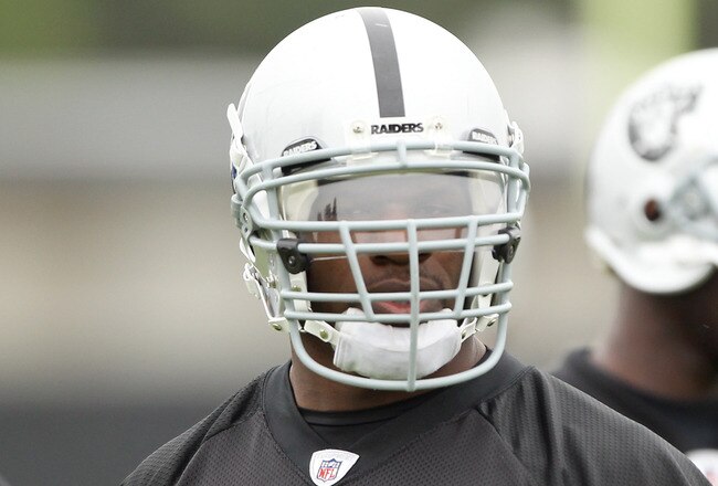NAPA, CA - AUGUST 01:  Kamerion Wimbley #96 of the Oakland Raiders works out during the Raiders training camp at their Napa Valley Training Complex on August 1, 2010 in Napa, California.  (Photo by Ezra Shaw/Getty Images)