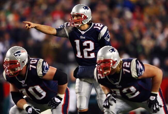FOXBORO, MA - NOVEMBER 25:  Tom Brady #12 of the New England Patriots calls a play at the line against the Philadelphia Eagles at Gillette Stadium on November 25, 2007 in Foxboro, Massachusetts.  (Photo by Elsa/Getty Images)