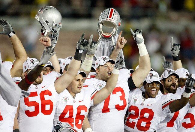 PASADENA, CA - JANUARY 01:  The Ohio State Buckeyes celebrate after a 26-17 win in the 96th Rose Bowl game over the Oregon Ducks on January 1, 2010 in Pasadena, California.  (Photo by Jeff Gross/Getty Images)