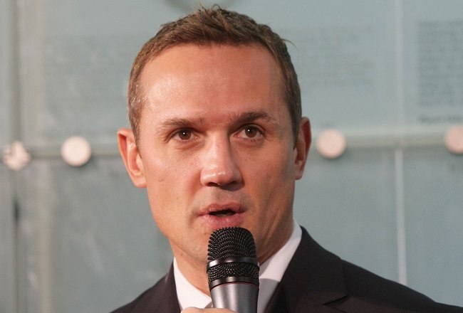 TORONTO, ON - NOVEMBER 09: Steve Yzerman speaks with the media at the Hockey Hall of Fame Induction Photo Opportunity at the Hockey Hall of Fame on November 9, 2009 in Toronto, Canada.  (Photo by Bruce Bennett/Getty Images)