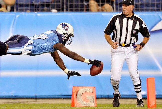 NASHVILLE, TN - AUGUST 23:  Lavelle Hawkins #87 of the Tennessee Titans rolls out of bound just short of the goal line during a preseason game against the Arizona Cardinals at LP Field on August 23, 2010 in Nashville, Tennessee. Tennessee defeated Arizona, 24-10.  (Photo by Grant Halverson/Getty Images)