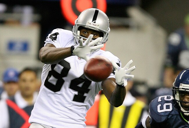 SEATTLE - SEPTEMBER 03:  Wide receiver Javon Walker #84 of the Oakland Raiders makes a catch against Marquis Floyd #29 of the Seattle Seahawks on September 3, 2009 at Qwest Field in Seattle, Washington. (Photo by Otto Greule Jr/Getty Images)