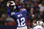 EAST RUTHERFORD, NJ - DECEMBER 06:  Steve Smith #12 of the New York Giants makes a reception in the third quarter against the Dallas Cowboys at Giants Stadium on December 6, 2009 in East Rutherford, New Jersey.  (Photo by Jim McIsaac/Getty Images)