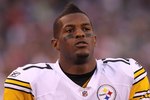 EAST RUTHERFORD, NJ - AUGUST 21:  Mike Wallace #17 of the Pittsburgh Steelers against the New York Giants during their preseason game at New Meadowlands Stadium on August 21, 2010 in East Rutherford, New Jersey.  (Photo by Nick Laham/Getty Images)