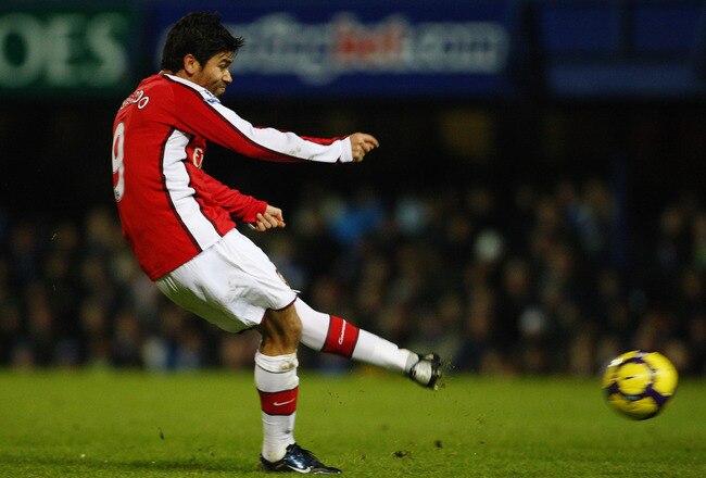 PORTSMOUTH, ENGLAND - DECEMBER 30:  Eduardo of Arsenal scores the opening goal during the Barclays Premier League match between Portsmouth and Arsenal at Fratton Park on December 30, 2009 in Portsmouth, England.  (Photo by Phil Cole/Getty Images)