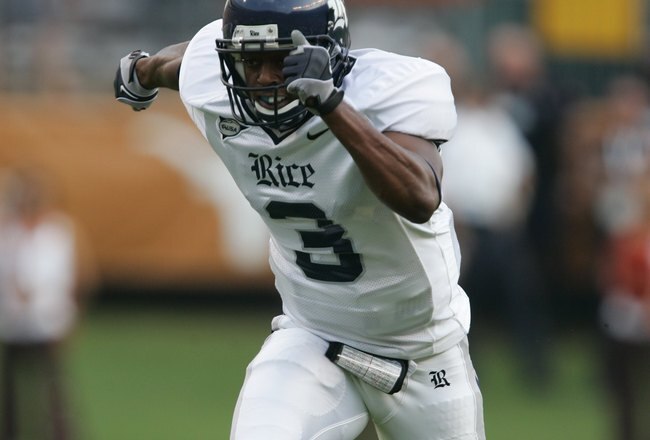 AUSTIN, TX - SEPTEMBER 20:  Toren Dixon #3 of the Rice Owls runs downfield during the game against the Texas Longhorns on September 20, 2008 at Darrell K Royal-Texas Memorial Stadium in Austin, Texas. Texas won 52-10. (Photo by Brian Bahr/Getty Images)