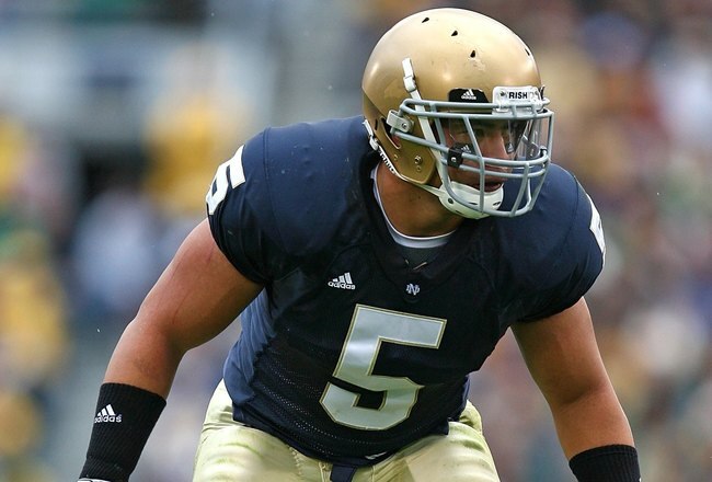 SOUTH BEND, IN - OCTOBER 03: Manti Te'o #5 of the Notre Dame Fighting Irish awaits the start of play against the Washington Huskies on October 3, 2009 at Notre Dame Stadium in South Bend, Indiana. Notre Dame defeated Washington 37-30 in overtime. (Photo by Jonathan Daniel/Getty Images)