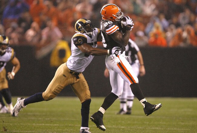 CLEVELAND - AUGUST 21:  Benjamin Watson #82 of the Cleveland Browns makes a catch while defended by Na'il Diggs #53 of the St. Louis Rams at Cleveland Browns Stadium on August 21, 2010 in Cleveland, Ohio.  (Photo by Matt Sullivan/Getty Images)