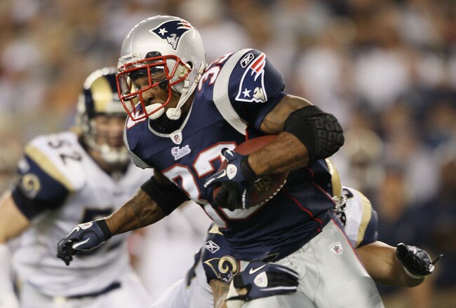 FOXBORO, MA - AUGUST 26:  Kevin Faulk #33 of the New England Patriots carries the ball in the first half against the St. Louis Rams on August 26, 2010 at Gillette Stadium in Foxboro, Massachusetts. The Rams defeated the Patriots 36-35. (Photo by Elsa/Getty Images)