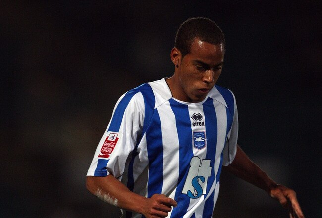 BRIGHTON, ENGLAND - NOVEMBER 18:  Elliot Bennett of Brighton and Hove Albion in action during the FA Cup 1st Round Replay between Brighton & Hove Albion and Wycombe Wanderers at Withdean Stadium on November 18, 2009 in Brighton, England.  (Photo by Bryn Lennon/Getty Images)