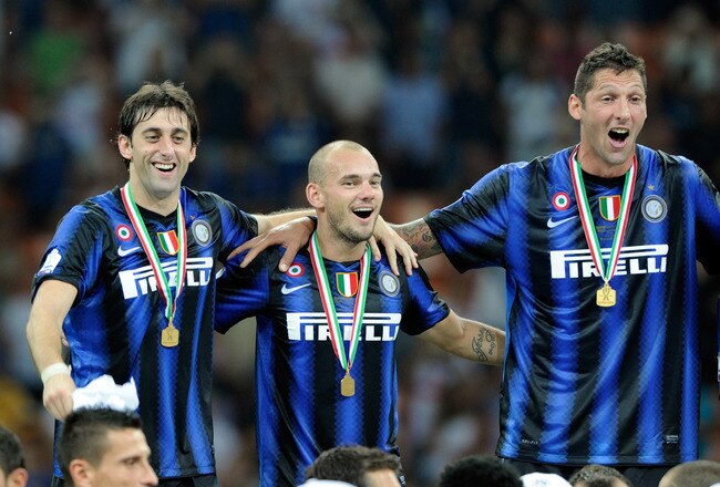 MILAN, ITALY - AUGUST 21:  Diego Alberto Milito, Wesley Sneijder and Marco Materazzi of FC Internazionale Milano celebrate after the Supercoppa Italiana match between Inter and Roma at Giuseppe Meazza Stadium on August 21, 2010 in Milan, Italy.  (Photo by Claudio Villa/Getty Images)