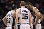 SAN ANTONIO - MAY 09:  Tim Duncan #21 and the San Antonio Spurs huddle in Game Four of the Western Conference Semifinals during the 2010 NBA Playoffs at AT&T Center on May 9, 2010 in San Antonio, Texas. NOTE TO USER: User expressly acknowledges and agrees that, by downloading and or using this photograph, User is consenting to the terms and conditions of the Getty Images License Agreement.  (Photo by Ronald Martinez/Getty Images)