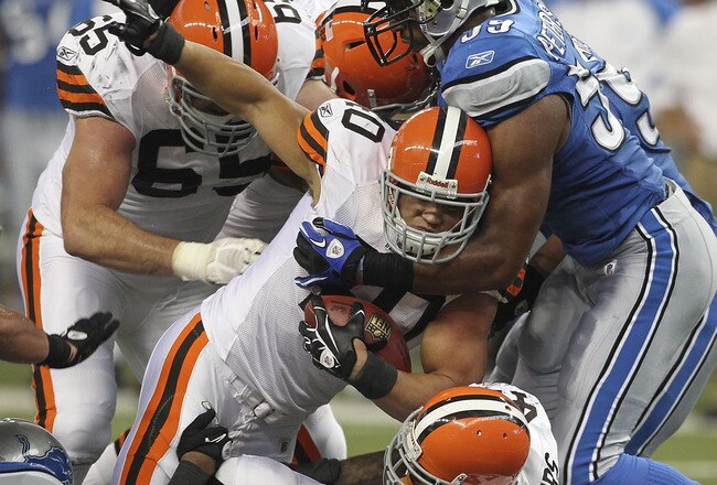 DETROIT - AUGUST 28: Peyton Hillis #40 of the Cleveland Browns rushes for a short gain as Julian Peterson #59 of the Detroit Lions makes the stop during the preseason game at Ford Field on August 28, 2010 in Detroit, Michigan. (Photo by Leon Halip/Getty Images)