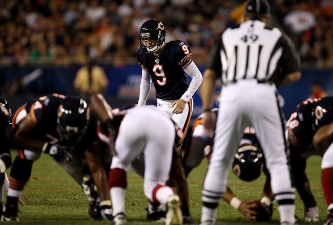 CHICAGO - AUGUST 28: Robbie Gould #9 of the Chicago Bears prepares to attempt a field goal against the Arizona Cardinals during a preseason game at Soldier Field on August 28, 2010 in Chicago, Illinois. The Cardinals defeated the Bears 14-9.  (Photo by Jonathan Daniel/Getty Images)