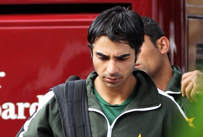 LONDON, ENGLAND - AUGUST 29: Salman Butt, captain of Pakistan arrives ahead of day four of the 4th npower Test Match between England and Pakistan at Lord's on August 29, 2010 in London, England.  (Photo by Tom Shaw/Getty Images)