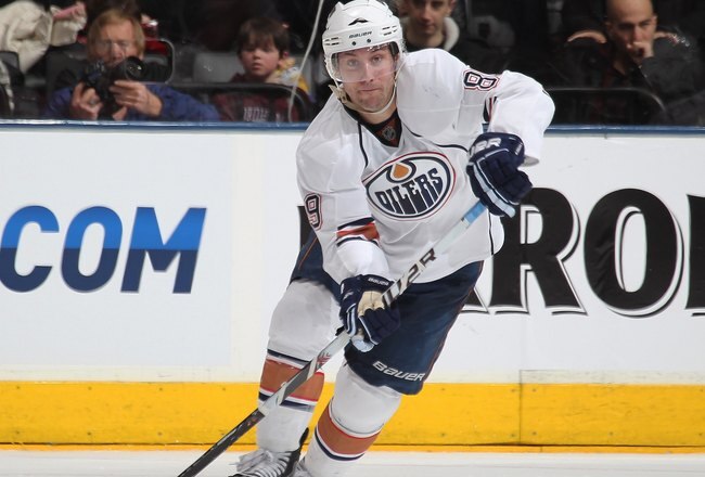 TORONTO, ON - MARCH 13:  Sam Gagner #89 of the Edmonton Oilers gets set to fire a pass up ice in a game against the Toronto Maple Leafs on March 13, 2010 at the Air Canada Centre in Toronto, Ontario. The Leafs defeated the Oilers 6-4. (Photo by Claus Andersen/Getty Images)