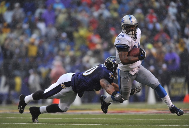 BALTIMORE - DECEMBER 13:  Kevin Smith #34 of the Detroit Lions runs the ball during the first half against the Baltimore Ravens at M&T Bank Stadium on December 13, 2009 in Baltimore, Maryland.(Photo by Larry French/Getty Images)