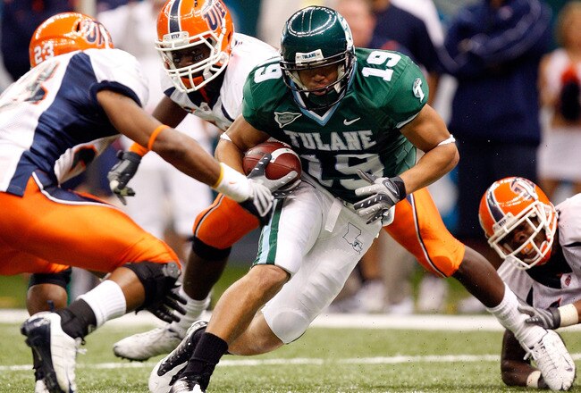NEW ORLEANS - NOVEMBER 07:  Wide receiver Casey Robottom #19 of the Tulane Green Wave runs the ball against the UTEP Miners at Louisana Superdome on November 7, 2009 in New Orleans, Louisiana.  (Photo by Ronald Martinez/Getty Images)