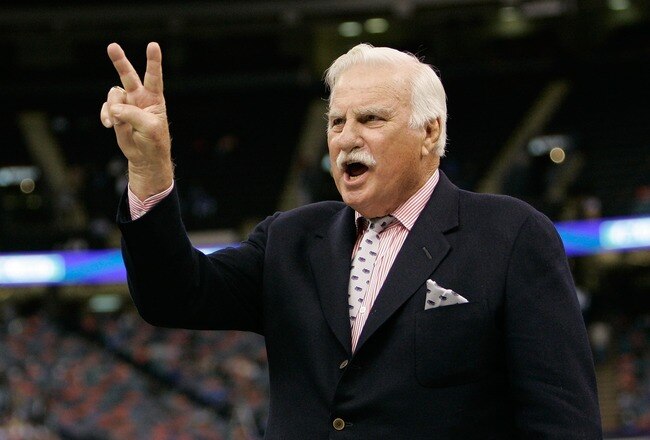 NEW ORLEANS - DECEMBER 21:  Head coach Howard Schnellenberger of the Florida Atlantic University Owls calls a play against the Memphis University Tigers  in the New Orleans Bowl on December 21, 2007 at the Louisiana Superdome in New Orleans, Louisiana.   (Photo by Chris Graythen/Getty Images)