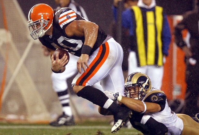 CLEVELAND - AUGUST 21:  Chris Chamberlain #57 of the St. Louis Rams tackles Peyton Hillis #40 of the Cleveland Browns at Cleveland Browns Stadium on August 21, 2010 in Cleveland, Ohio.  (Photo by Matt Sullivan/Getty Images)