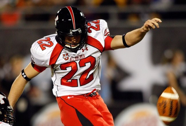 ORLANDO, FL - JANUARY 04:  Kicker Anthony Fera #22 kicks during the All America Under Armour Football Game at the Florida Citrus Bowl on January 4, 2009 in Orlando, Florida.  (Photo by J. Meric/Getty Images)