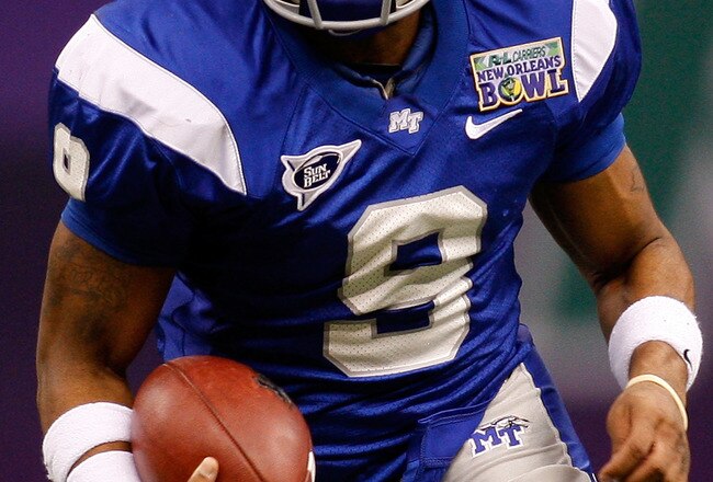 NEW ORLEANS - DECEMBER 20:  Dwight Dasher #9 of the Middle Tennessee Blue Raiders runs against the Southern Miss Golden Eagles during the R+L Carriers New Orleans Bowl at the Louisiana Superdome on December 20, 2009 in New Orleans, Louisiana.  The Blue Raiders defeated the Eagles 42-32.  (Photo by Chris Graythen/Getty Images)