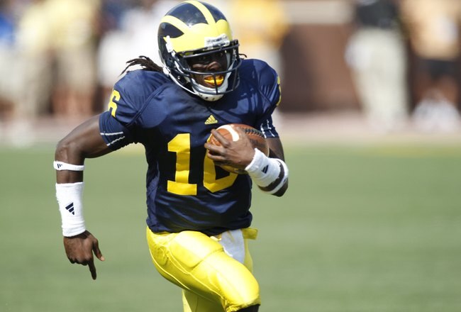 ANN ARBOR, MI - SEPTEMBER 5:  Denard Robinson #16 of the Michigan Wolverines carries the ball during the game against the Western Michigan Broncos on September 5, 2009 at Michigan Stadium in Ann Arbor, Michigan. (Photo by Gregory Shamus/Getty Images)